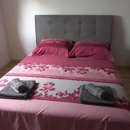 Deni Apartment