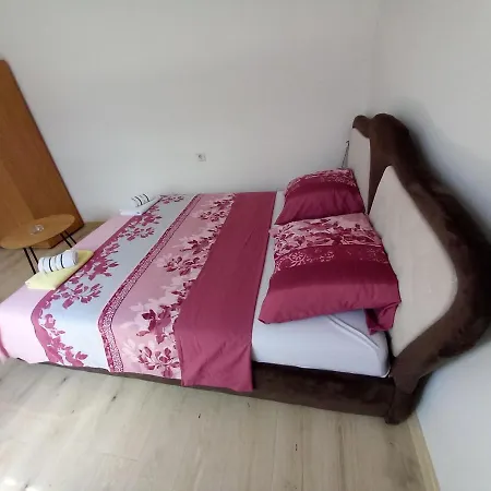 Deni Apartment *