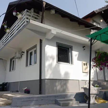 Apartament Deni