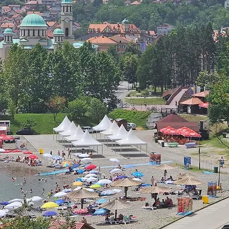 Deni Tuzla
